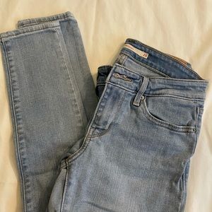 Levi’s 711 Skinny Jeans - Light Wash - Size 25